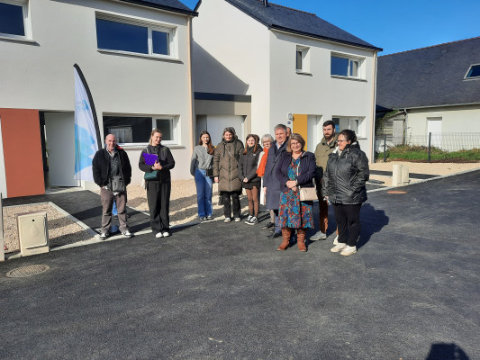 Finistère Habitat, le Département et la commune remettent les clés de 5 nouveaux logements, à Pont-L’Abbé