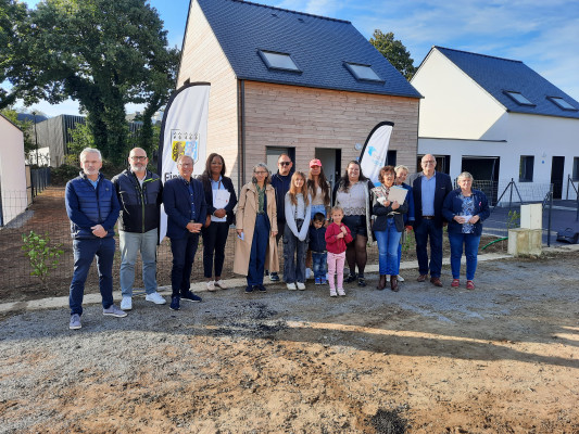 Finistère Habitat, le Département et la commune de Plonévez-du-Faou remettent les clés de 4 nouveaux logements